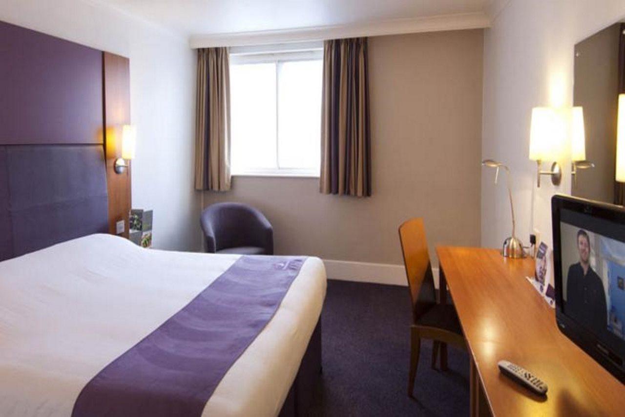 Premier Inn Premier Inn バグショット エクステリア 写真