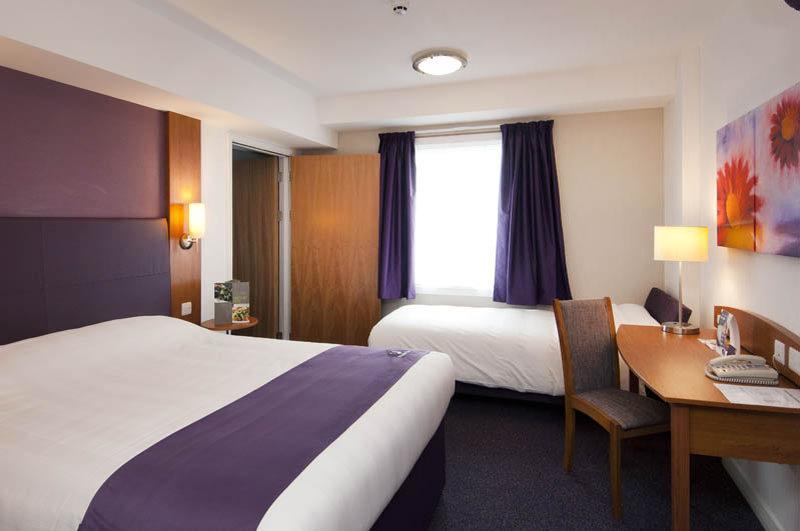 Premier Inn Premier Inn バグショット エクステリア 写真
